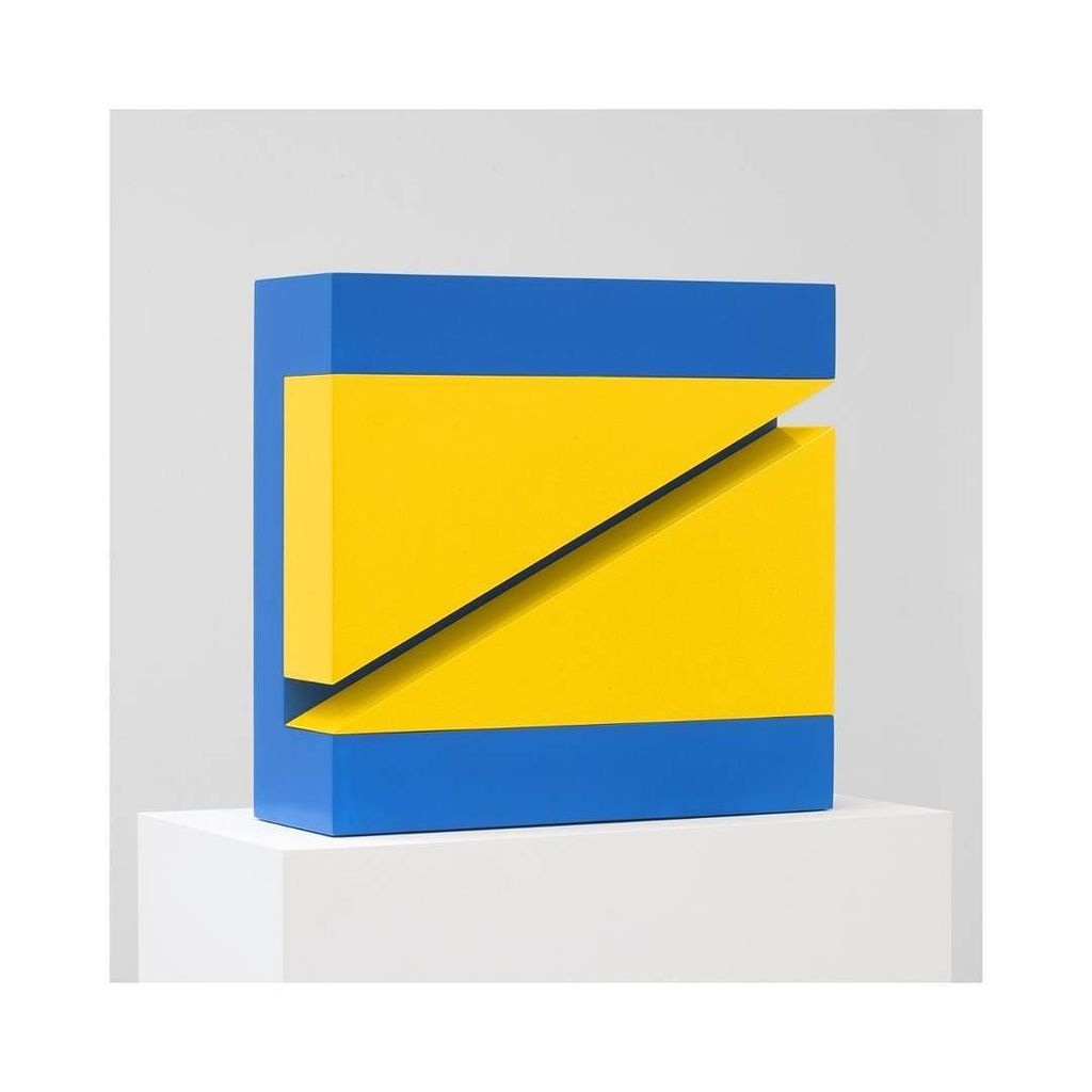 Art by John McCracken #maybeokayblog #art #artist #contemporary #contemporaryart #installation #installationart #ar…