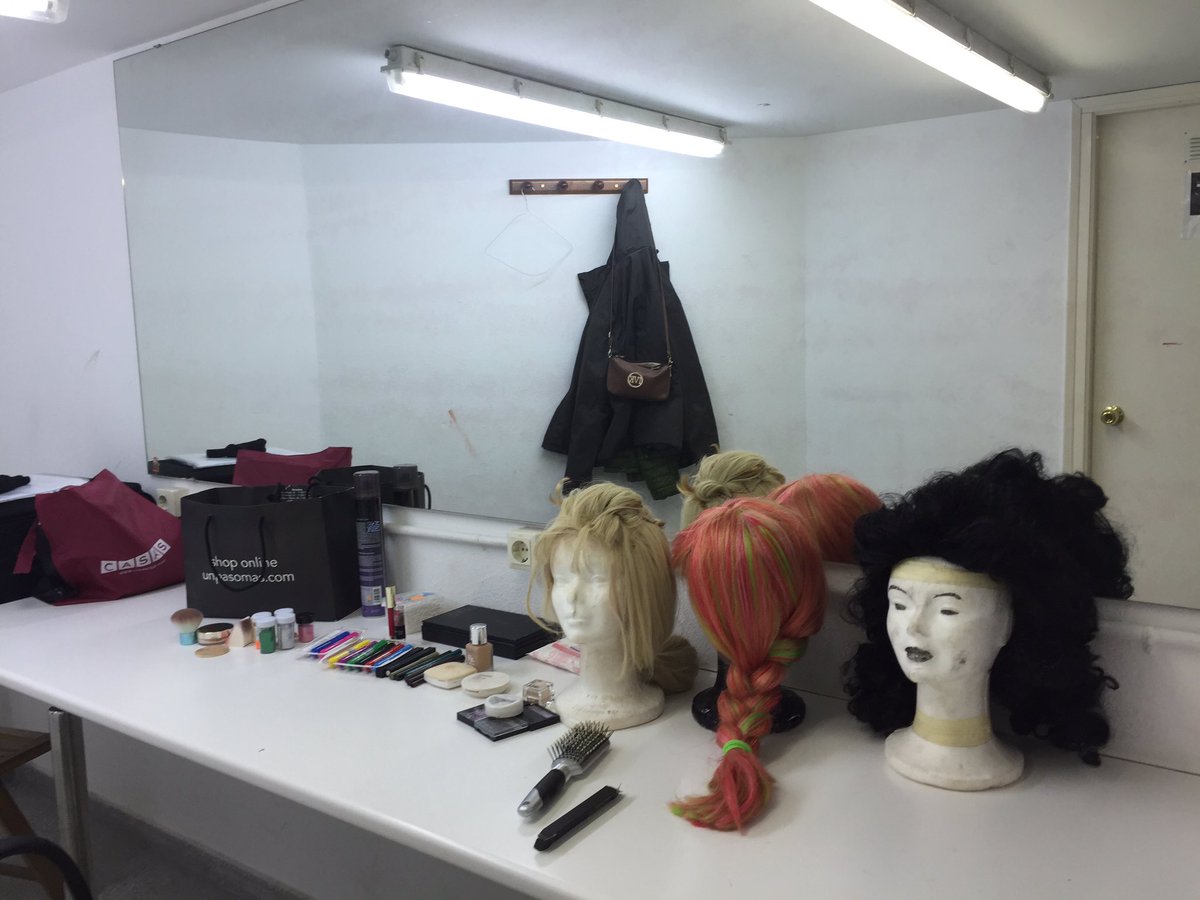 safareigteatre's tweet photo. Ja estem a punt per actuar avui a les 18 @ajvidreres dins la mostra de teatre amateur. @LaPerduda Guillermus girls and Love. https://t.co/FVZyRjO3TH