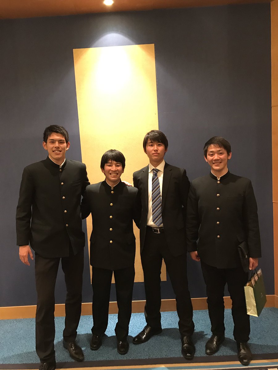 0728_rin's tweet photo. 昨日、慶應義塾高校を卒業しました
ほぼサッカーしかしてない3年間でした
最高の仲間に恵まれて最高のコーチ達に教えてもらって全国大会にも出れてこれ以上ない部活だったと思います
こんなにみんなとの別れが辛くなるとは思ってなくてびっくりしています
3年間本当にありがとうございました https://t.co/rBJLIBrXGQ