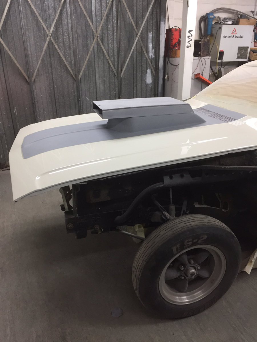 CARZ_66's tweet photo. Hemi hood #hemi #dodge #challanger #dragcar https://t.co/PatrChRN1k
