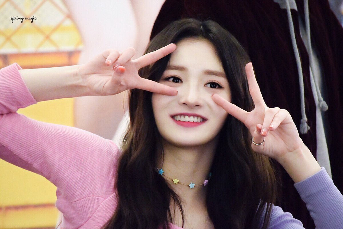 __SPRINGMAGIC's tweet photo. 170325 여의도 팬사인회  
결경의 모두가 꽃처럼 아름다워,,💐

@10_PRISTIN 

#프리스틴 #결경 #주결경 #PRISTIN #WEEWOO https://t.co/7BQMOn9VKF
