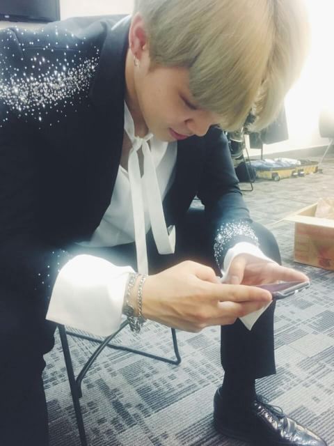 지민아 don't be affraid okay army always be side you forever #ArmysWillProtectJimin #savejimin <a href="/bts_bighit/">BTS_official</a> @BigHitEnt