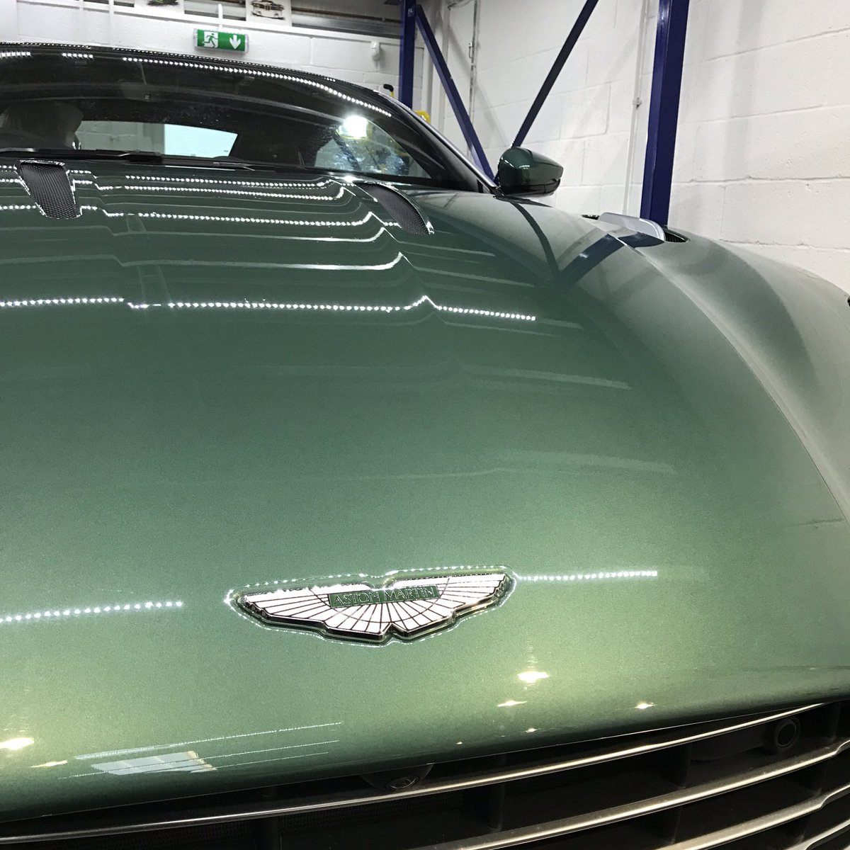 VenomWraps's tweet photo. Finished working on this beautiful DB11 with @XPELtech Ultimate #astonmartin #db11 #jamesbond https://t.co/DTzIofVWMD