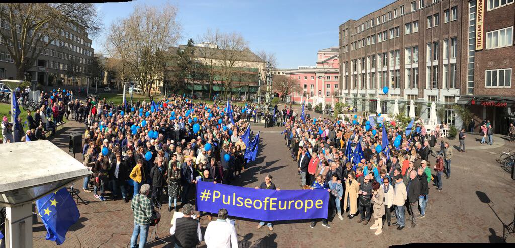 #pulseofeurope #essen viele Europäerinnen und Europäer feiern den 60ten der Römischen Verträge
