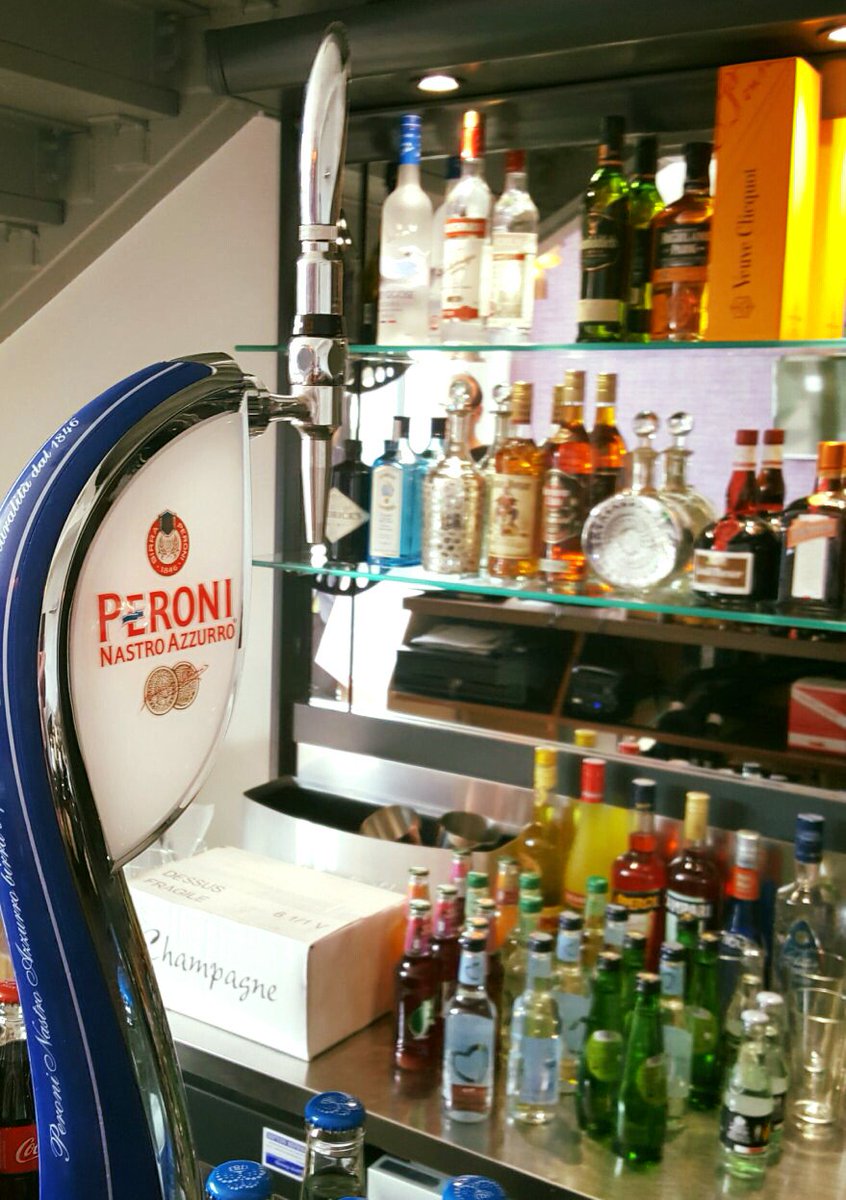 sorriso_glossop's tweet image. Busy weekend stocking up the bar area. Not long until you can enjoy a cold Peroni, one of our Italian ales or try one of our cocktails!🍷🍺🍸