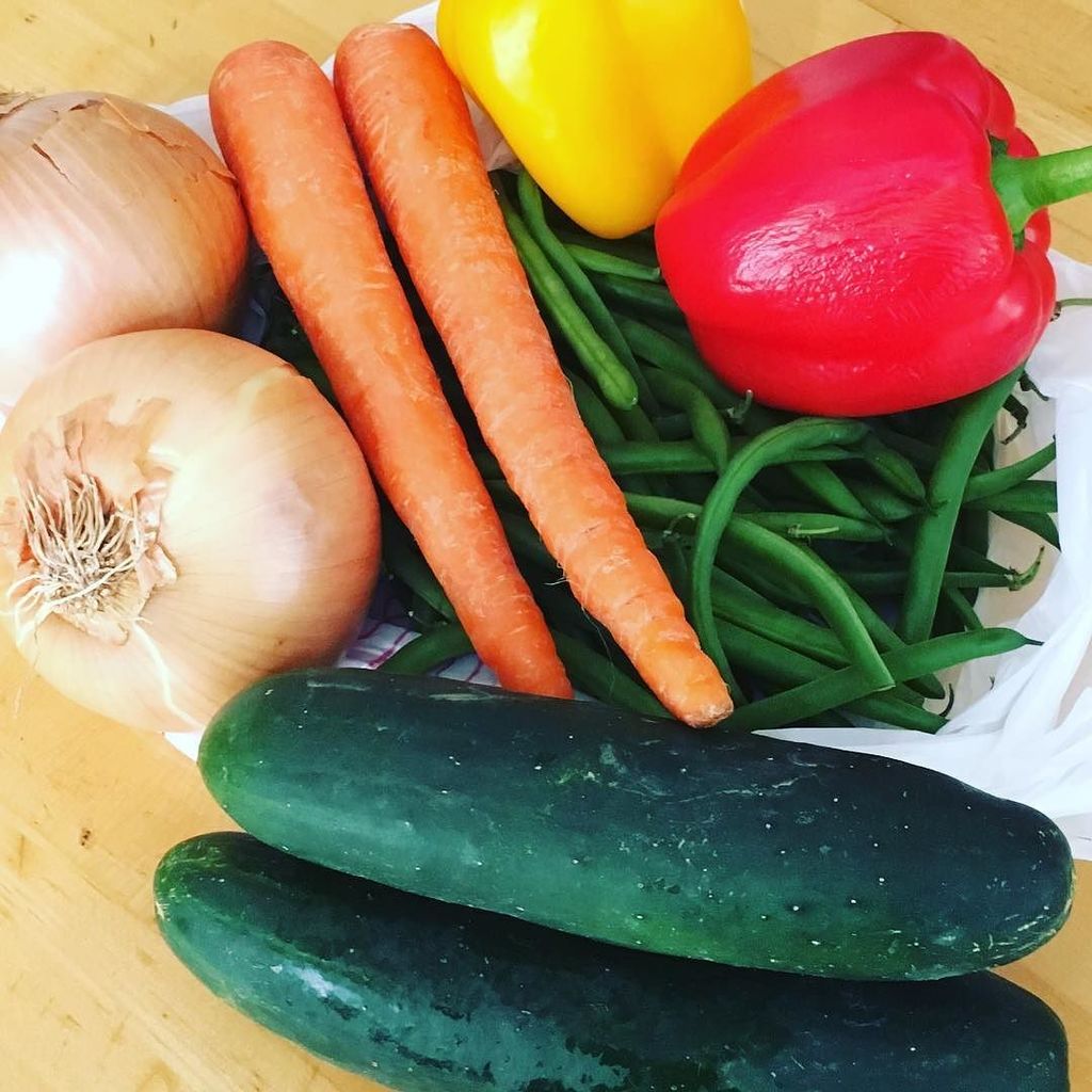 Tia_Ford's tweet photo. My #FarmtoFaith fresh produce haul from the a.m.'s sale. Only $5 🤚🏽!!! #Good Deal! #Veggie… https://t.co/zs7jpApFBZ https://t.co/10ZEZWpkON