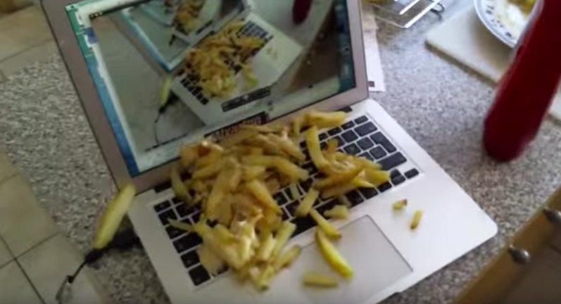 „Hvernig líður þér?“

Ég: „Eins og tölvunni hans Magga Mix eftir að hann hellti frönskum yfir hana.“