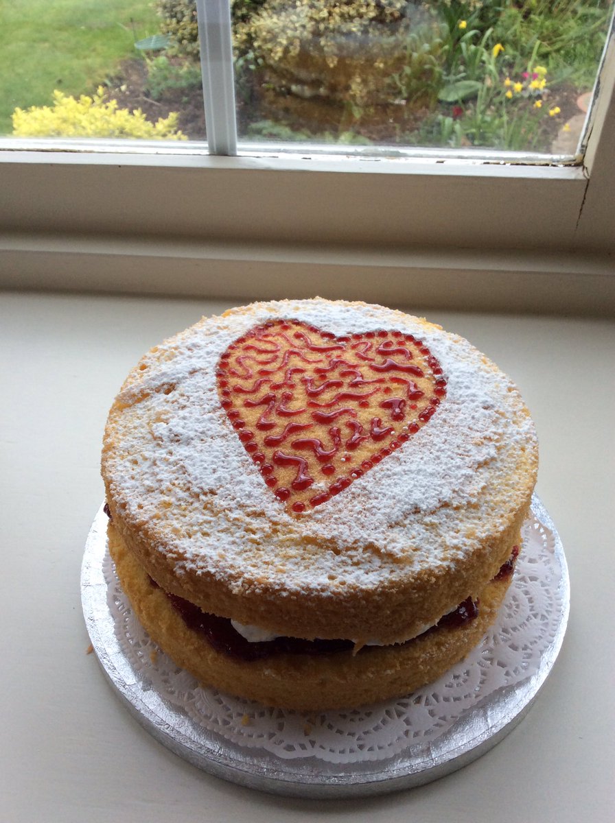 thomasinadomm's tweet photo. Lovely Mother's Day present.@mumsbakecakes @kieronmathews #MothersDay https://t.co/UEFPJbQ2Vz