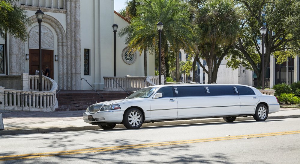 OrlandoLimousi1's tweet photo. Book a #StretchLimo for your #Vacation! Call us on 407-442-3121 for more information! #Orlando #FL #USA #limousineservices #limoservices https://t.co/yHbt9g9Sgq