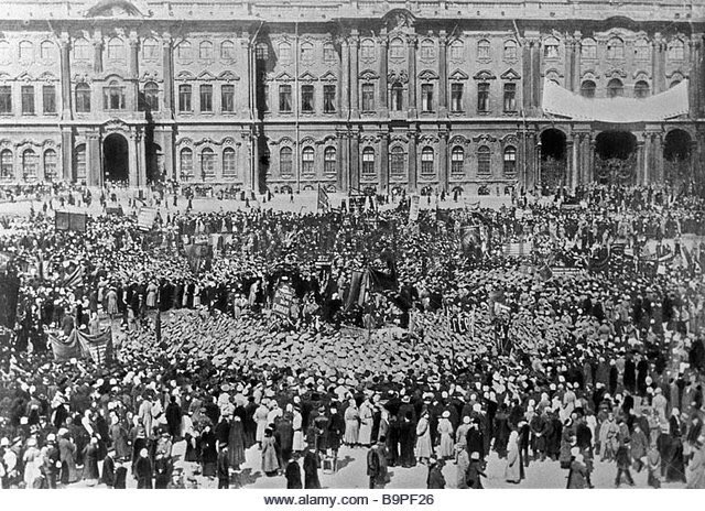vesstnik's tweet photo. Питер, март 1917 и март 2017. И тогда, и сейчас требуют отставки царя: https://t.co/gCQFwESGMf