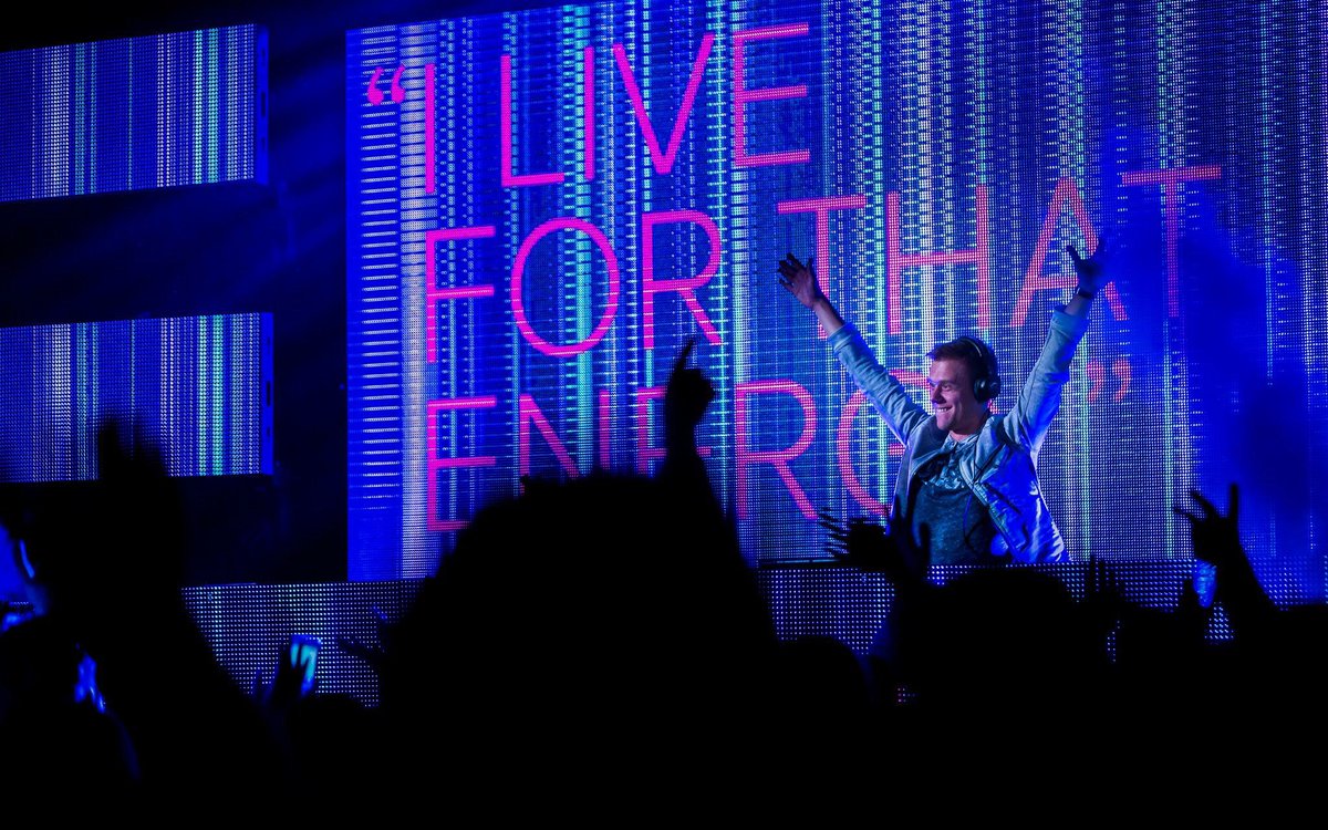 TranceFamily_IN's tweet photo. The moment has arrived, it's time for #ASOTMIA 

Tune in here : https://t.co/LdbYPJUBh5

#ASOT800 #Ultra2017 @ASOT https://t.co/l8s88QGhgi