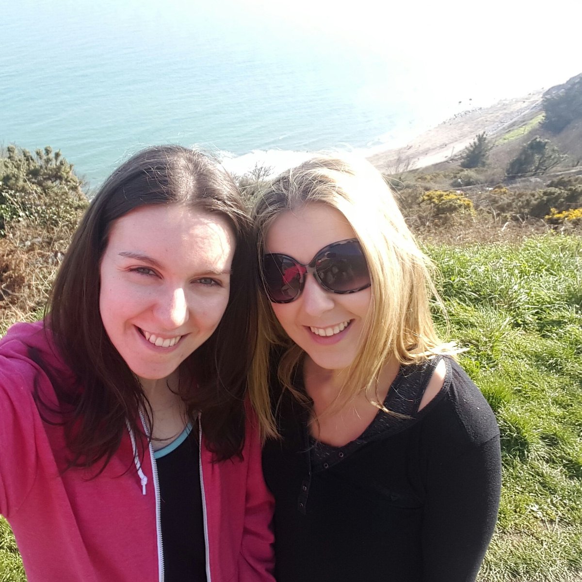 hilareclaire's tweet photo. Celebrating the gorgeous sunshine with @Jenny_Darmody on Killiney Hill - time for prosecco with Mum now #MothersDay #SundayFunday 🍾❤❤ https://t.co/Ghs1nehRwr