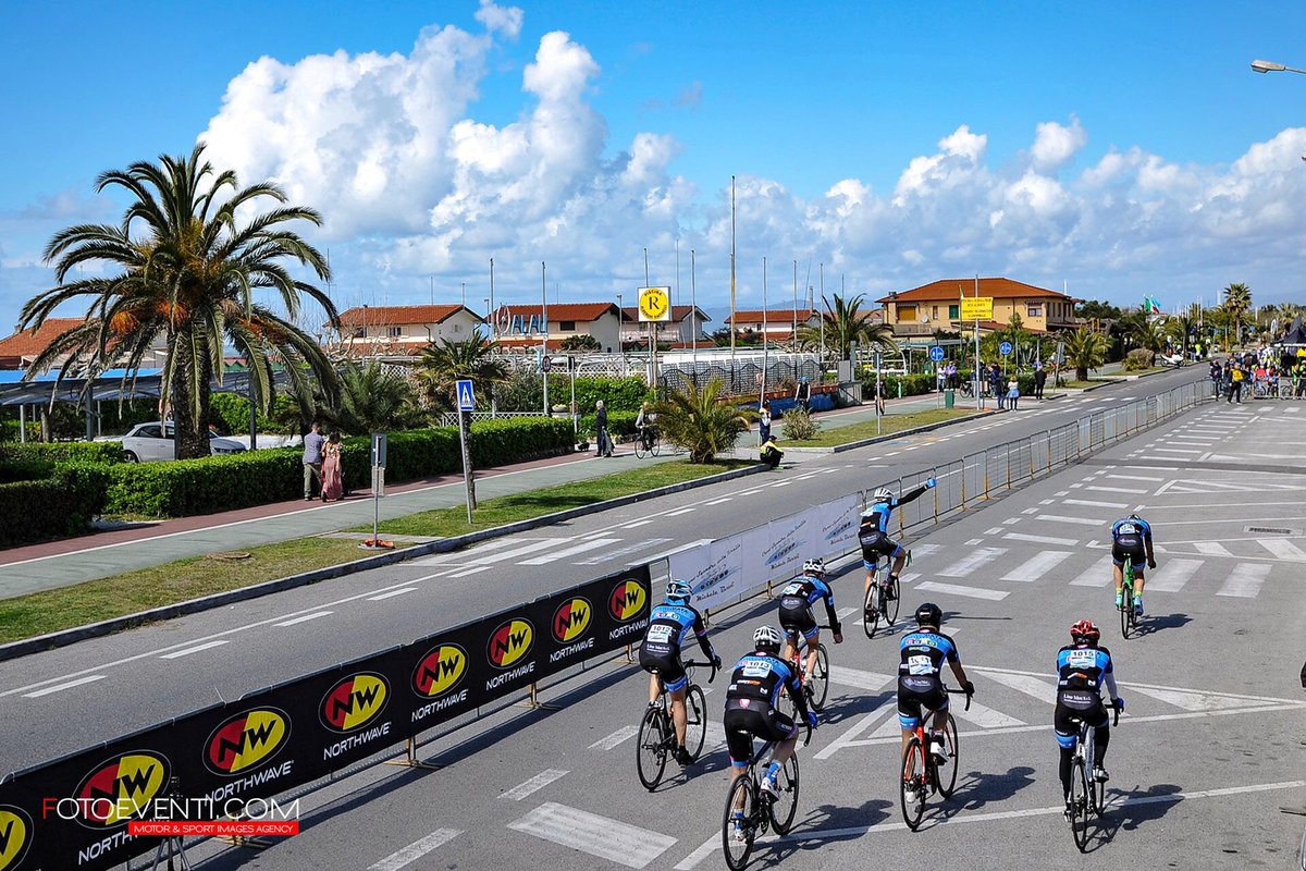foto_eventi's tweet photo. Postcards from @crononewsMB 🚴
#cronosquadredellaversilia https://t.co/IDBzJvqpFE
