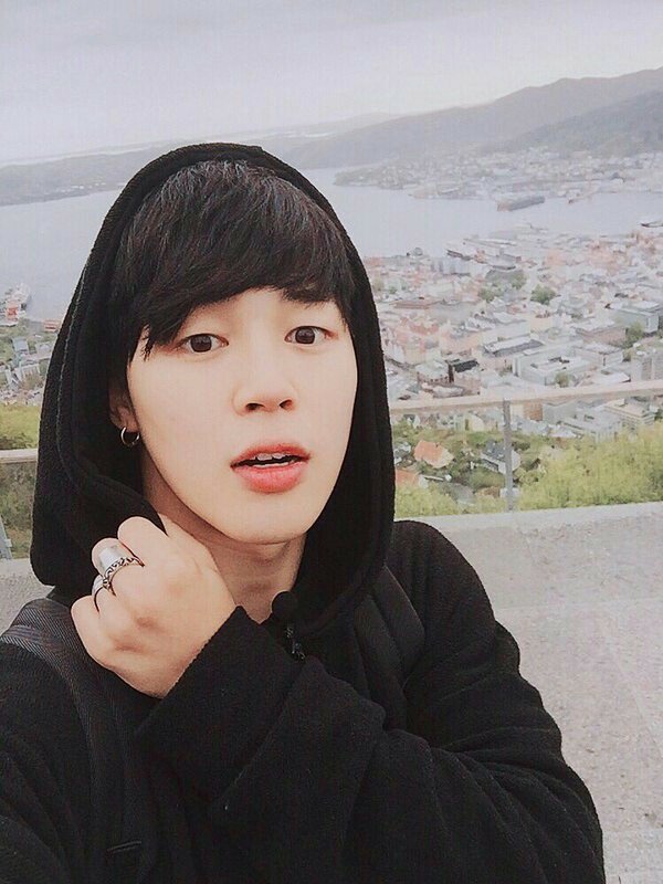 http_yugyeomie's tweet photo. Porque se esmeran tanto en hacerlo sufrir? El es un angel, no merece lo que le pasa. Ya no se lo que piensa la gente.
#ArmysWillProtectJimin https://t.co/cDENWeIvoL