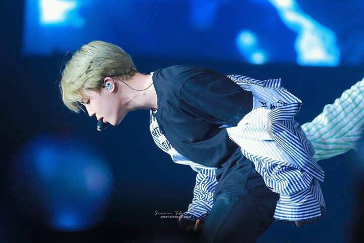minnnn02's tweet photo. Các cậu có biết không ? Anh tôi rất mạnh mẽ đấy ! #ArmysWillProtectJimin #weloveyoujimin https://t.co/r54wYHRhtG