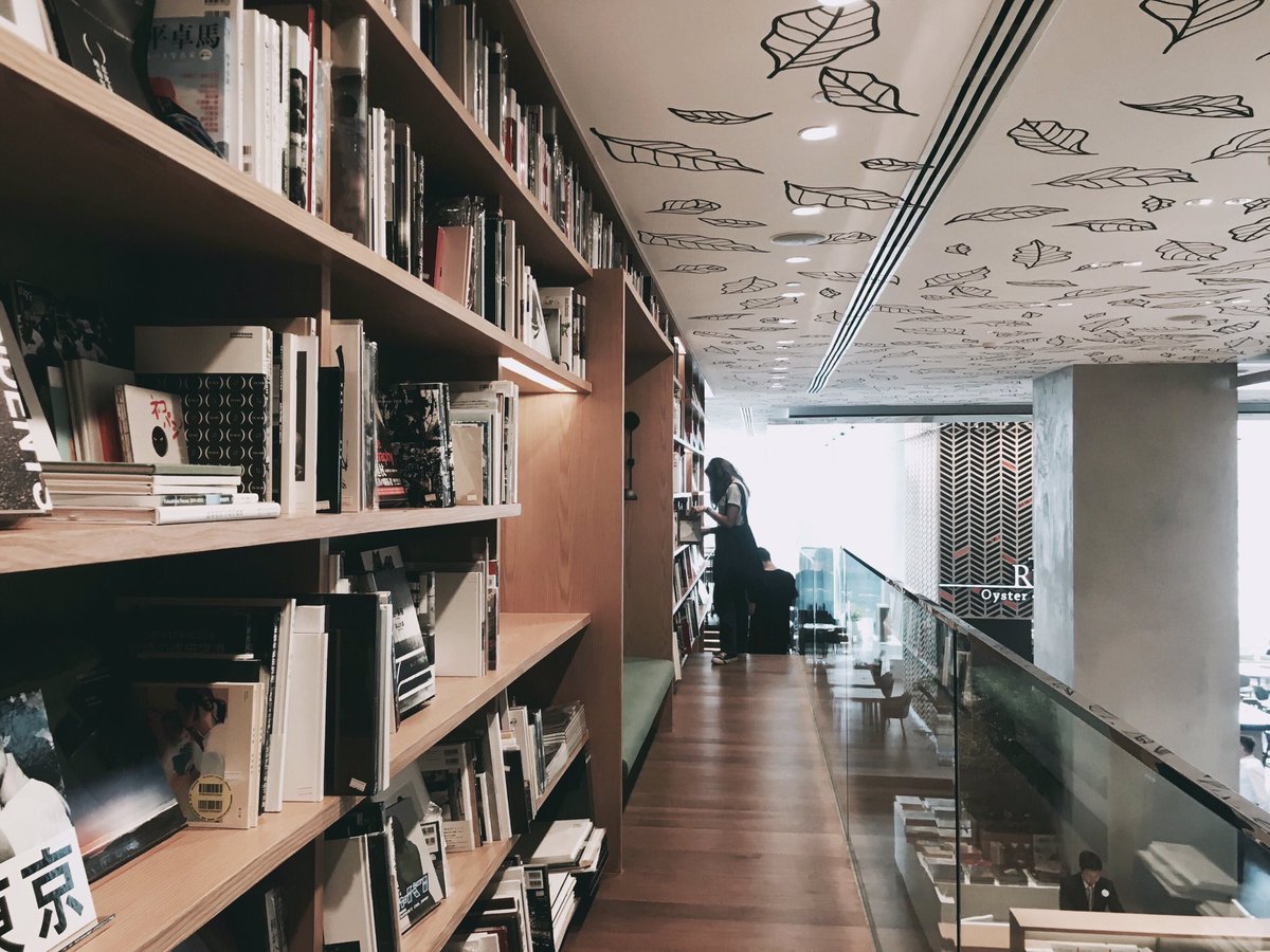 PromotionRipple's tweet photo. ไปมายังงง ฉันรักกกมากๆ แหล่งทำงานแห่งใหม่ หนังสือเยอะ อ่านฟรี มีของกินเพียบ Open house, Central Embassy https://t.co/lLnbWODVqN