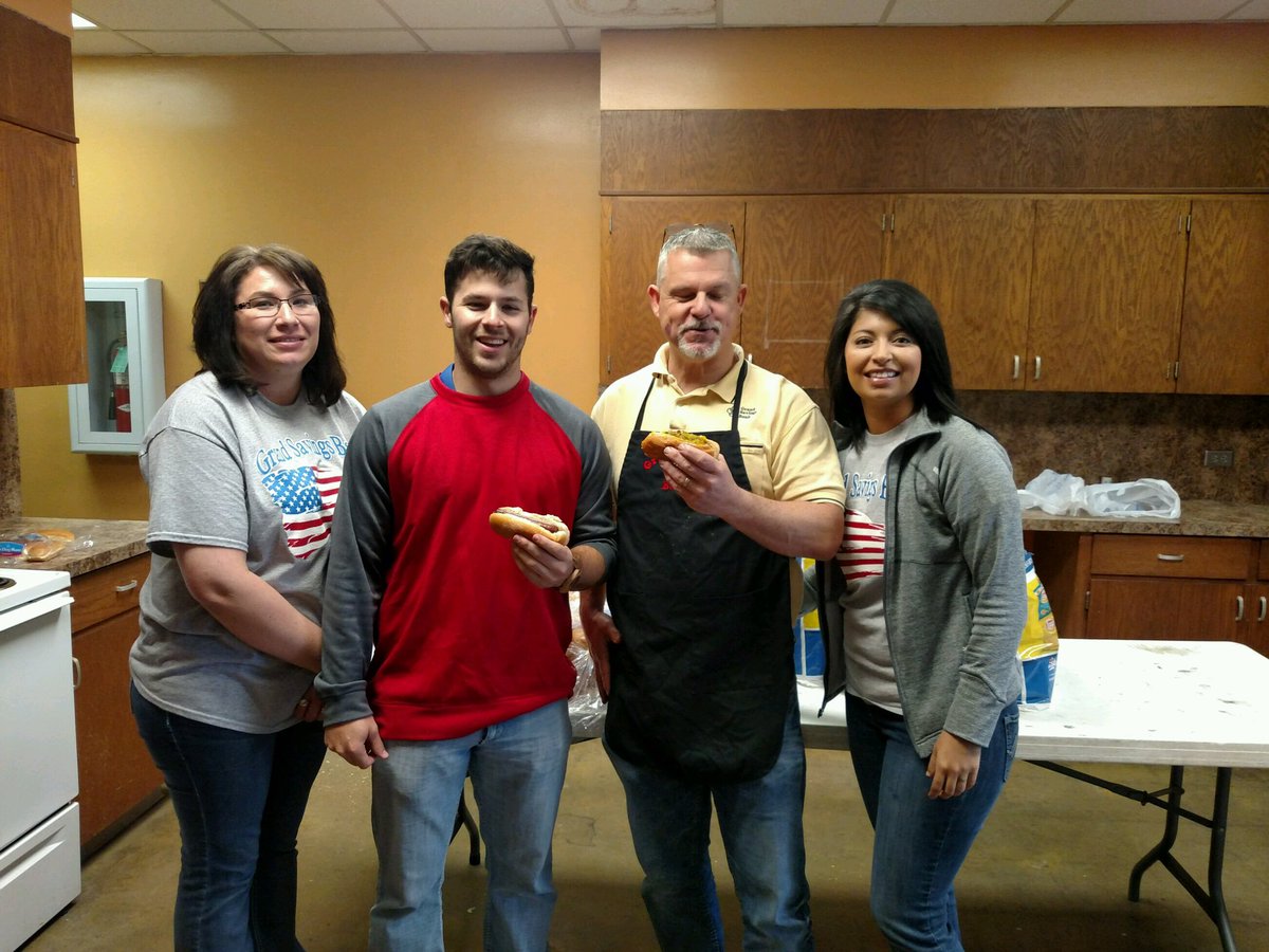 GrandSavBank's tweet photo. Our Jay team was busy yesterday feeding attendees at the Jay American Legion Post 195 as they honored local vets! #LifeIsGrand #NEOk https://t.co/8tkm0FgC9A