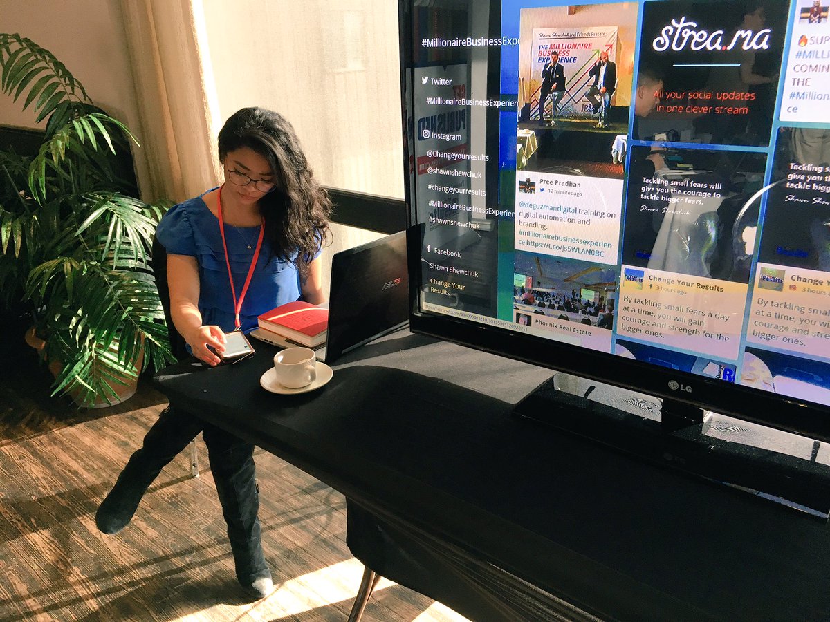 PreePradhan's tweet photo. @robegiene working hard at the #socialmedia station @ the #millionairebusinessexperience https://t.co/25sjMVQD6A