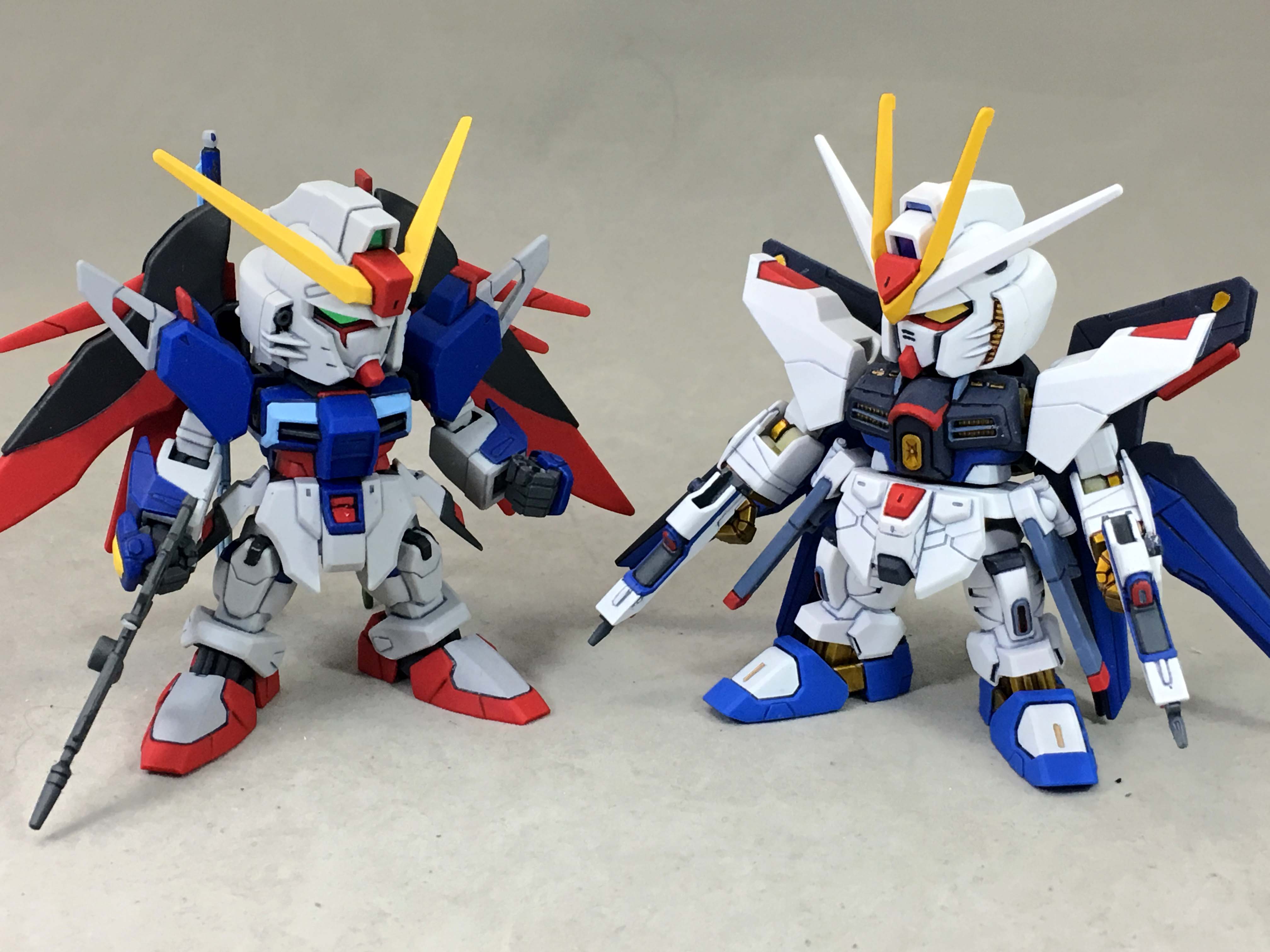 Twitter এ F A たちばな Sdガンダム Exスタンダード 009 Zgmf X42s デスティニーガンダム 組んだ パッケ写真などに比べるとグレー寄りの白 顔の隈取はしっかりマスク別パーツで処理してるのは良い感じ 他は各所シール そのままではちょっと見栄え厳しく要塗装