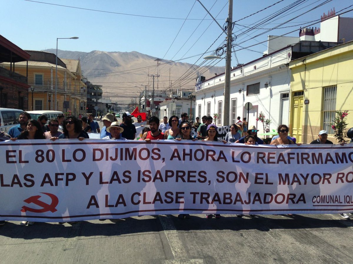 jotaiqq's tweet photo. El Partido Comunista Regional #Tarapaca en pleno en #MarchaNo+AFP #No+AFP #Iquique #AltoHospicio https://t.co/FrYZER7TTq