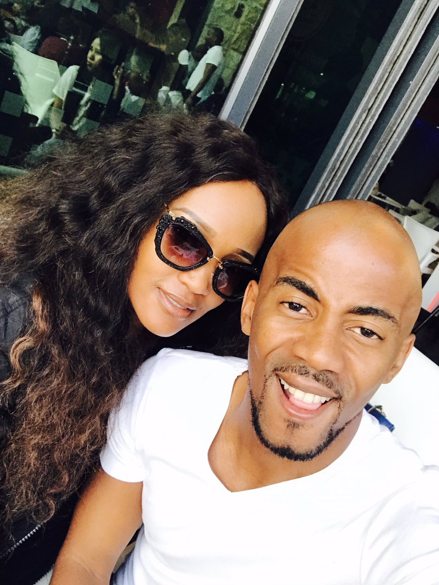 LindaMoeketsi's tweet photo. Mimi and I with No Filter and a 12year age gap... 😩#WhyisSheSoPretty #WillSheAge #QuestionsThatNeedAnswers https://t.co/NbVvrWaHNW