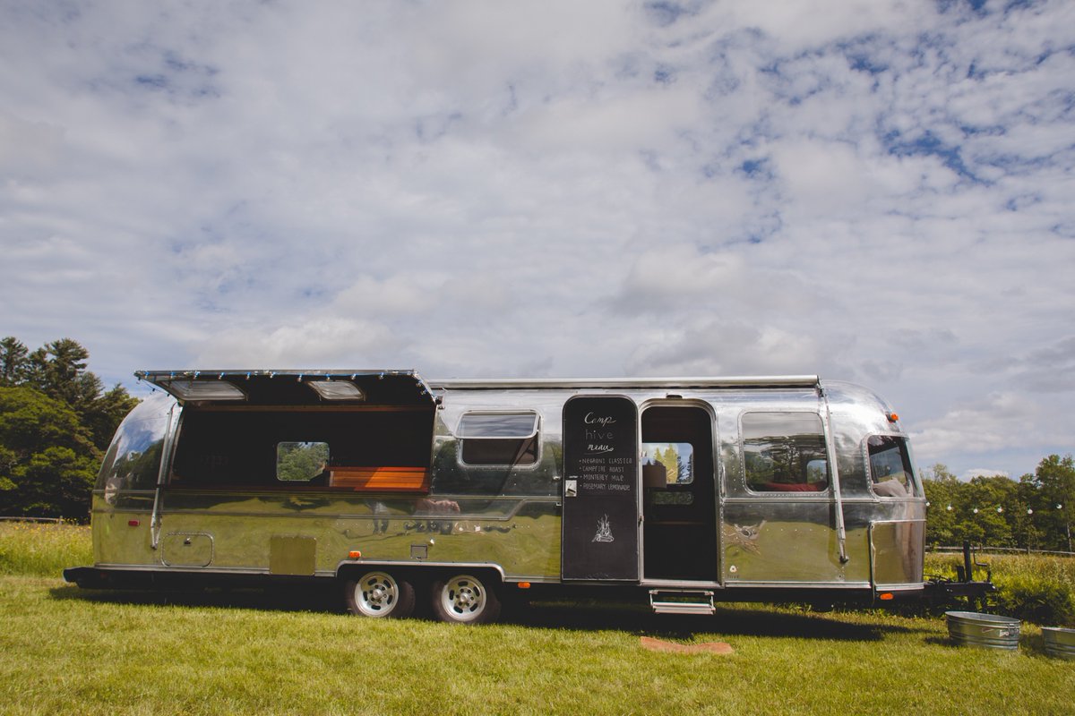 hiveevents's tweet photo. Skip the white tablecloth and get an #airstreambar #mobilebar https://t.co/oqZKhDImS8