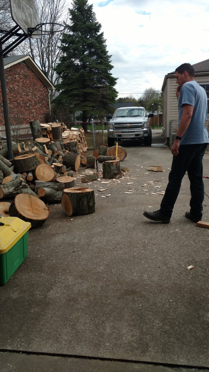 Sam_Deel's tweet photo. Beer, pizza, and splitting wood makes for a hell of a good day. https://t.co/tm78I988v2