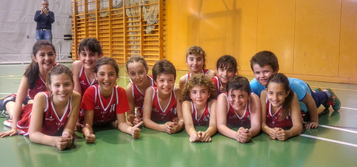 Les petites del @cblleida <a href="/BMW__UNICARS/">BMW Unicars Ponent</a> al video promocional amb fotos #SBS17 <a href="/SportBSymposium/">Sport Symposium</a> 

m.facebook.com/story.php?stor…