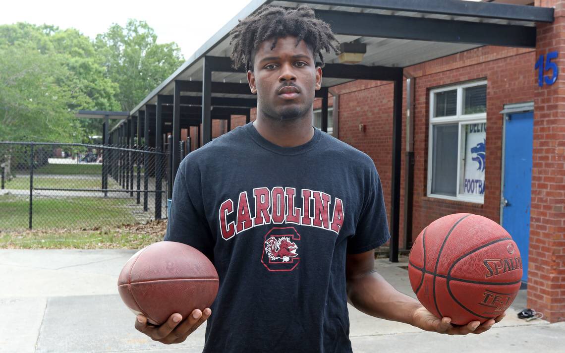 Congratulations 2 <a href="/DeltonaHigh/">Deltona High</a> graduate <a href="/evanhinson/">Evan Hinson</a> 4 beating my gators to advance to the final four #vcsproud #finalfourbound @CarbonellDHS