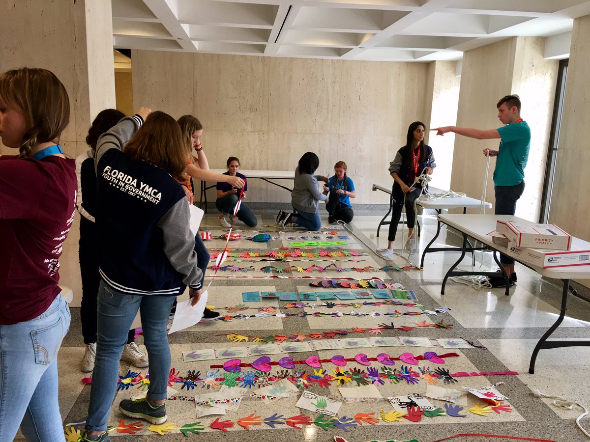 amyeb_'s tweet photo. Had a great morning lending some hands to the @ChildrensWeek service project! #ForABetterUs #Togetherhood #FLYIG60 https://t.co/v3xnVUMbrE