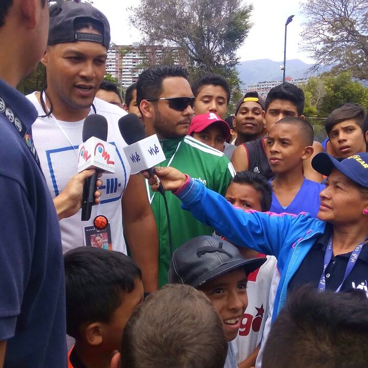 manaure_33's tweet photo. Clínica deportiva por mi hijo Derek que en paz descanses papi, 😭 te amo https://t.co/HfzoGeXA3w