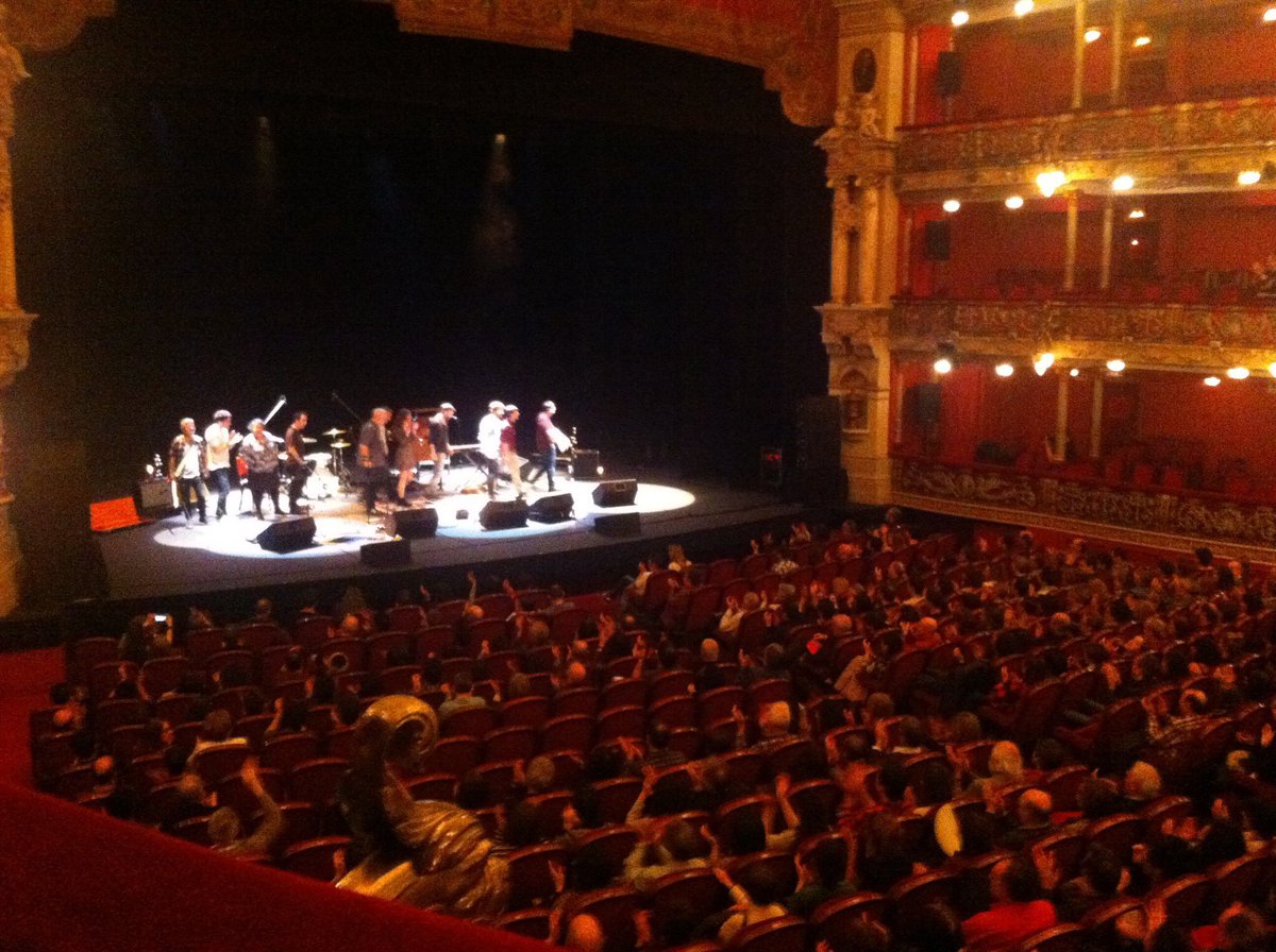 LouTopet's tweet photo. Eutsiko diogu, Pete! #Bilbao cc: @LoraldiaFesta https://t.co/RnkYJdNWU7