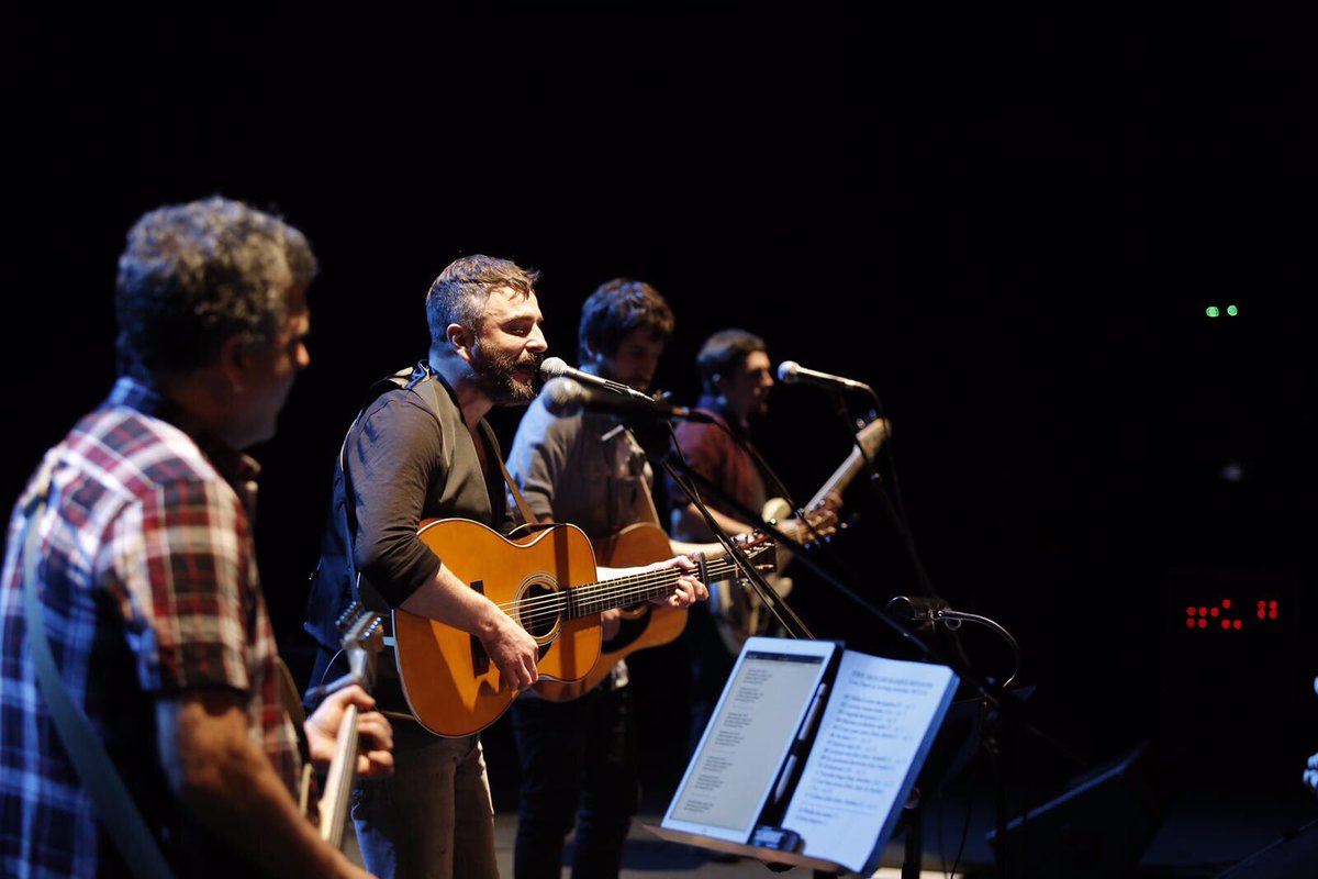 LouTopet's tweet photo. Eutsiko diogu, Pete! #Bilbao cc: @LoraldiaFesta https://t.co/RnkYJdNWU7