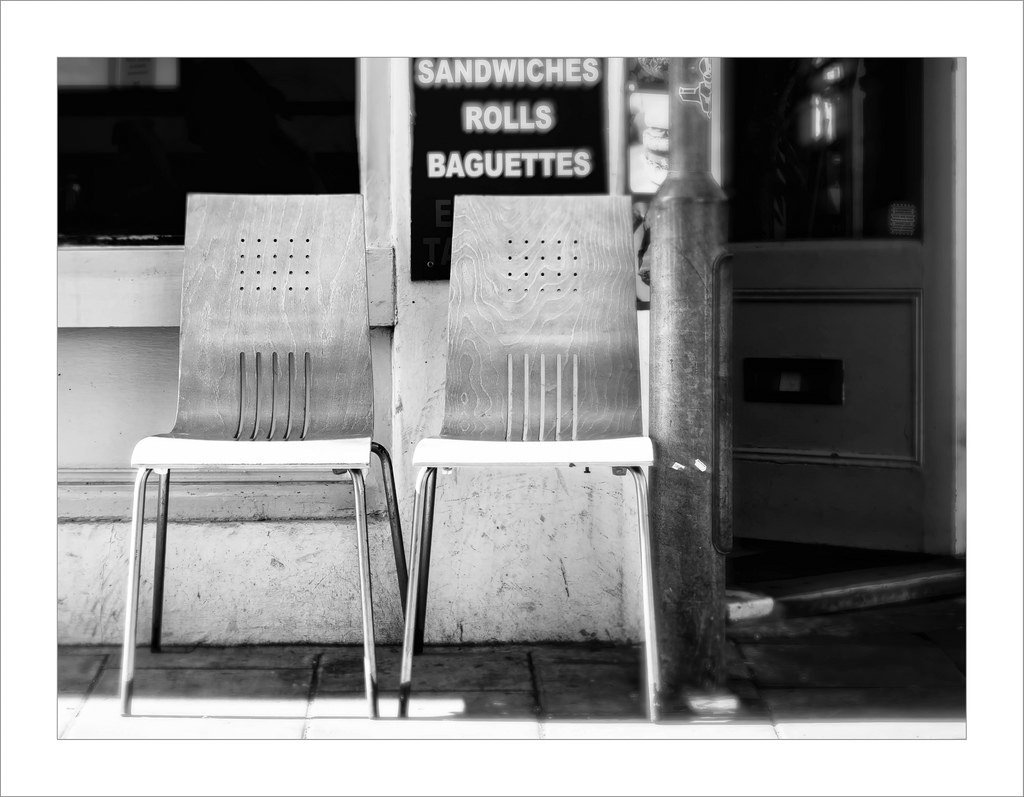 HowardSandford's tweet photo. S and R and B and C | https://t.co/iOHFnOHkbf Sandwiches
Rolls
Baguetttes
Chairs aitchphotos, doorway, cafe, shop,… https://t.co/xTcaEsSYhA