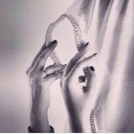 Merooo70's tweet photo. لم يعد هناك من يستحق لطفك فالجميع عابرون لن يبقى لك سوى ذاتك ، و سوف يأتي ذلك الوقت الذي تصبح به غنيا عنهم مكتفيا بالقليل .
#Merooo70 https://t.co/EiMKnOnDSH