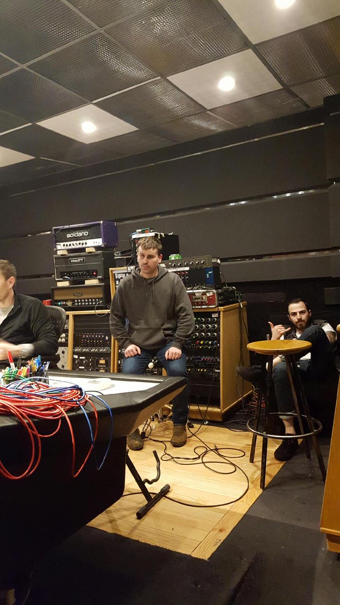 Guitar ✅ solid 12 hour shift for the oyster #vancouvermusic @fadermountain <a href="/Hipposonicmusic/">HippoSonic</a> new tunes are thunderous get your T.P. READY