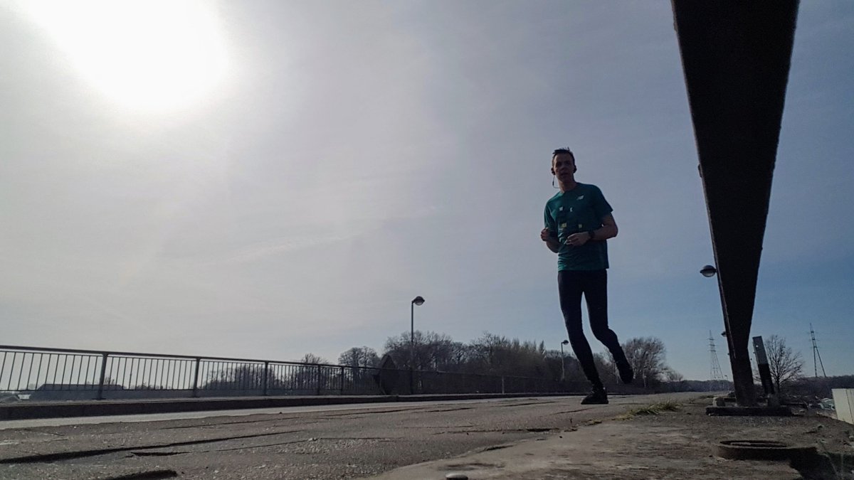 AlexLoopt's tweet photo. Nog minder dan een maand tot de confrontatie met 16,09344km Antwerpen. #Antwerp10Miles #AlexLoopt https://t.co/omkzjc2tiO https://t.co/2J1xD0fQj7