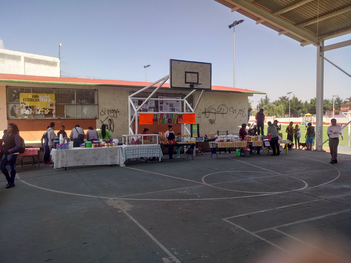 DefAnimalMX's tweet photo. Se está llenando gran evento de adopción y conciencia con #Capulcan Toluca #YaNOqueremosMatanzas vislumbremos un nuevo camino https://t.co/VQ0oAX33Sh