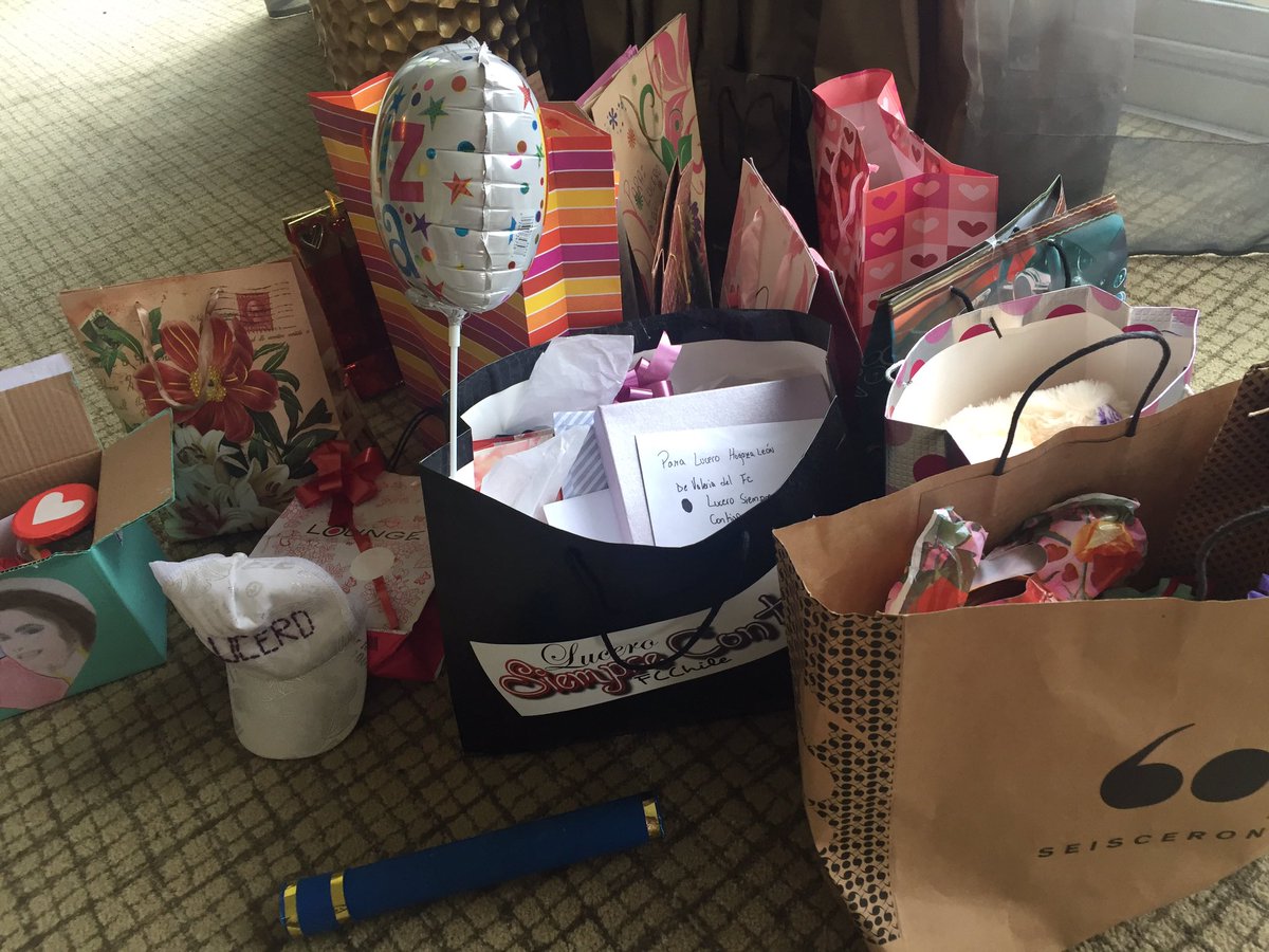 LuceroMexico's tweet photo. Y además cuántos regalos hermosos me llevo de Chile! No tengo cómo agradecer tantas muestras de amor! Gracias de ❤️! https://t.co/PQVPgRhEdY