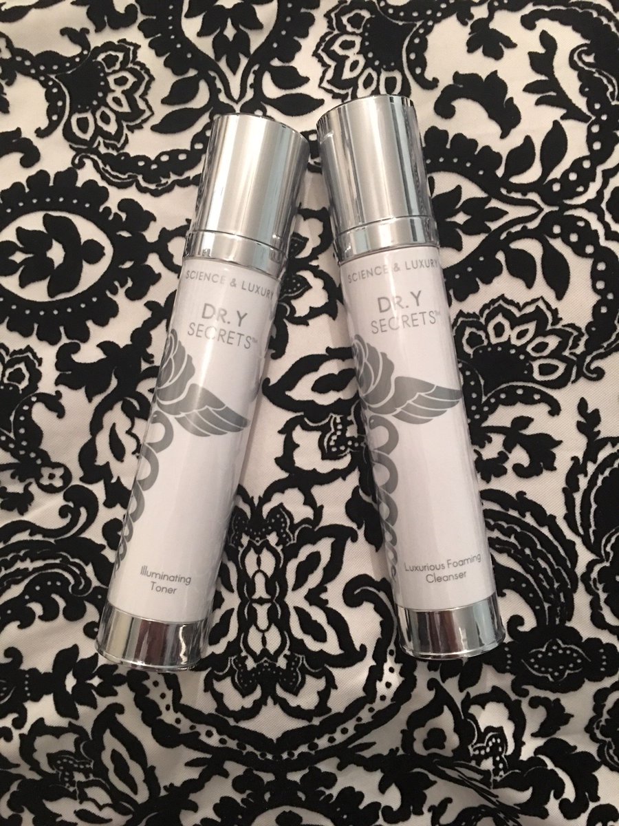 YelenaYeretsky's tweet photo. #DrYSecrets #Toner contains anti-aging ingredients &amp; rose essence, allowing skin to feel fresh &amp; youthful! https://t.co/LkYsVDgVCU https://t.co/3mopEiR6Xd