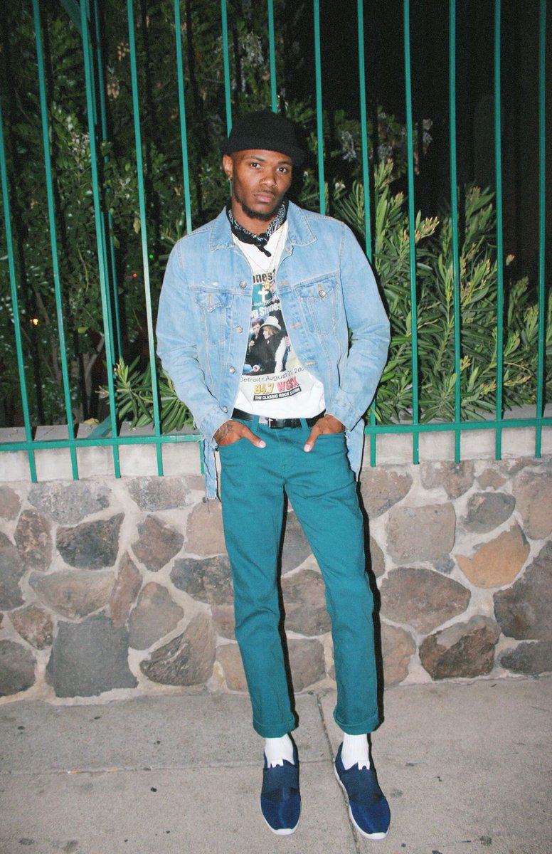 ThCbleulite's tweet photo. ThC collab w/ Dre coming soon! Stay tuned ⚡️ this entire outfit is thrifted. One of my fav models #Vintage #Thrifted #ThC #mensfashion https://t.co/367AllJCBG