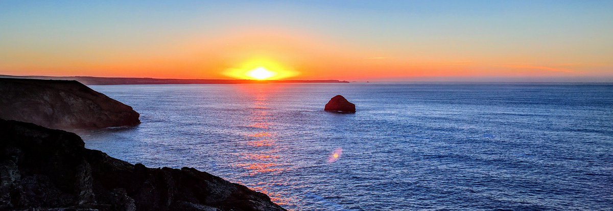Beautiful sunset at Trebarwith Strand. Eat &amp; Stay <a href="/Riverside250216/">The Riverside</a> Play <a href="/WavehuntersUK/">Wavehunters UK</a> Shop <a href="/CliffsideKatie/">Katie Childs</a> Find on freemapsofcornwall.co.uk
