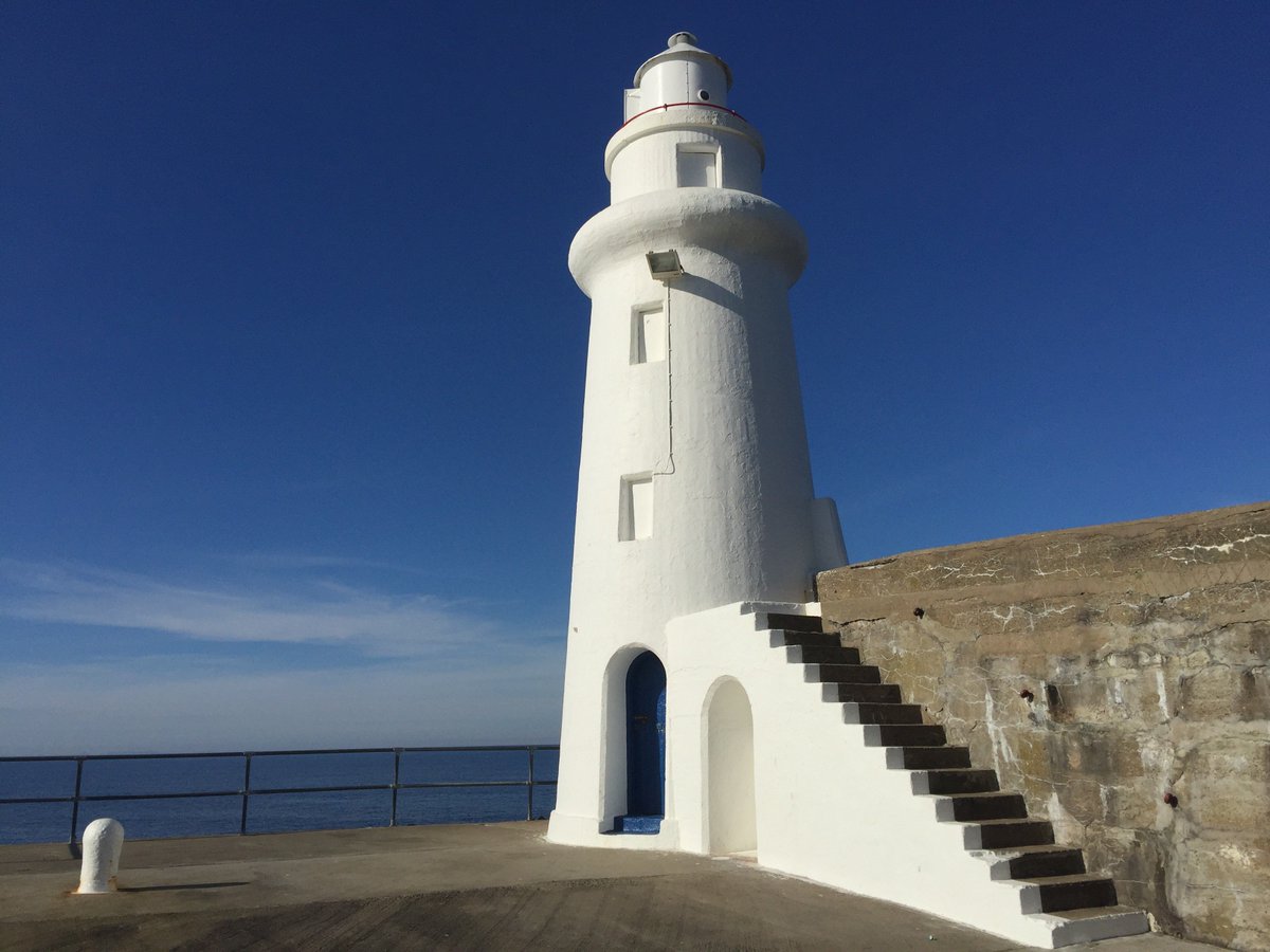 av8drones's tweet photo. The Leading light at Macduff Harbour 26/03/2017 . https://t.co/BMbjI6yhau
