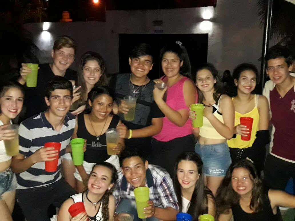 AgrupLCT18's tweet photo. Y ASÍ TERMINARON SU ÚLTIMO BAILE SIN LA CASACA, QUE SE VENGA EL 7, QUE SE VENGAN PRESENTACIÓNESSSSS 🎉🍼🍺 https://t.co/O9e8rX20hI