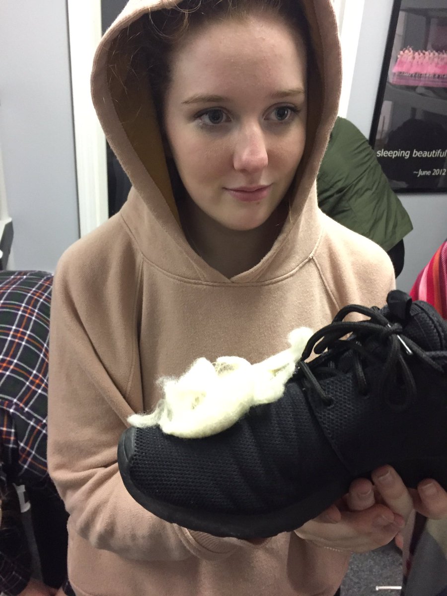 taras_fans's tweet photo. Someone blessed Tara's shoes with used lambs wool a few nights ago! What a lovely gift for our own Tara Keating! #BlessedAndGrateful https://t.co/Wlbi5op5EB