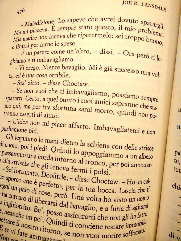 tpkit's tweet photo. Domenica pomeriggio, relax, l'ultimo di Lansdale. Errore ortografico. Dolore. @Einaudieditore https://t.co/DV7djq3dRN