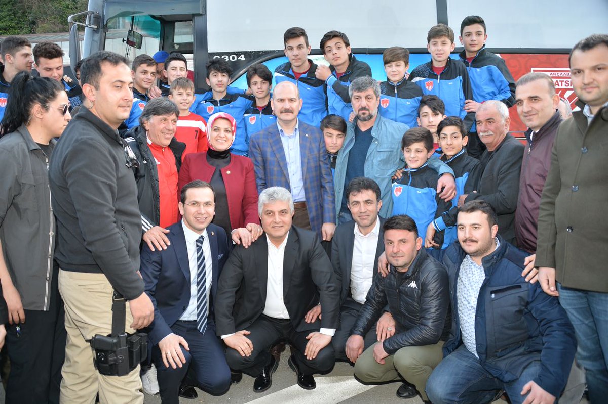 suleymansoylu's tweet photo. Günün güzel tesadüfü

Akçaabat Sebatsporlu sporcularla karşılaştık. Hatıra fotoğrafı çektirdik https://t.co/PtDmTzfRfs