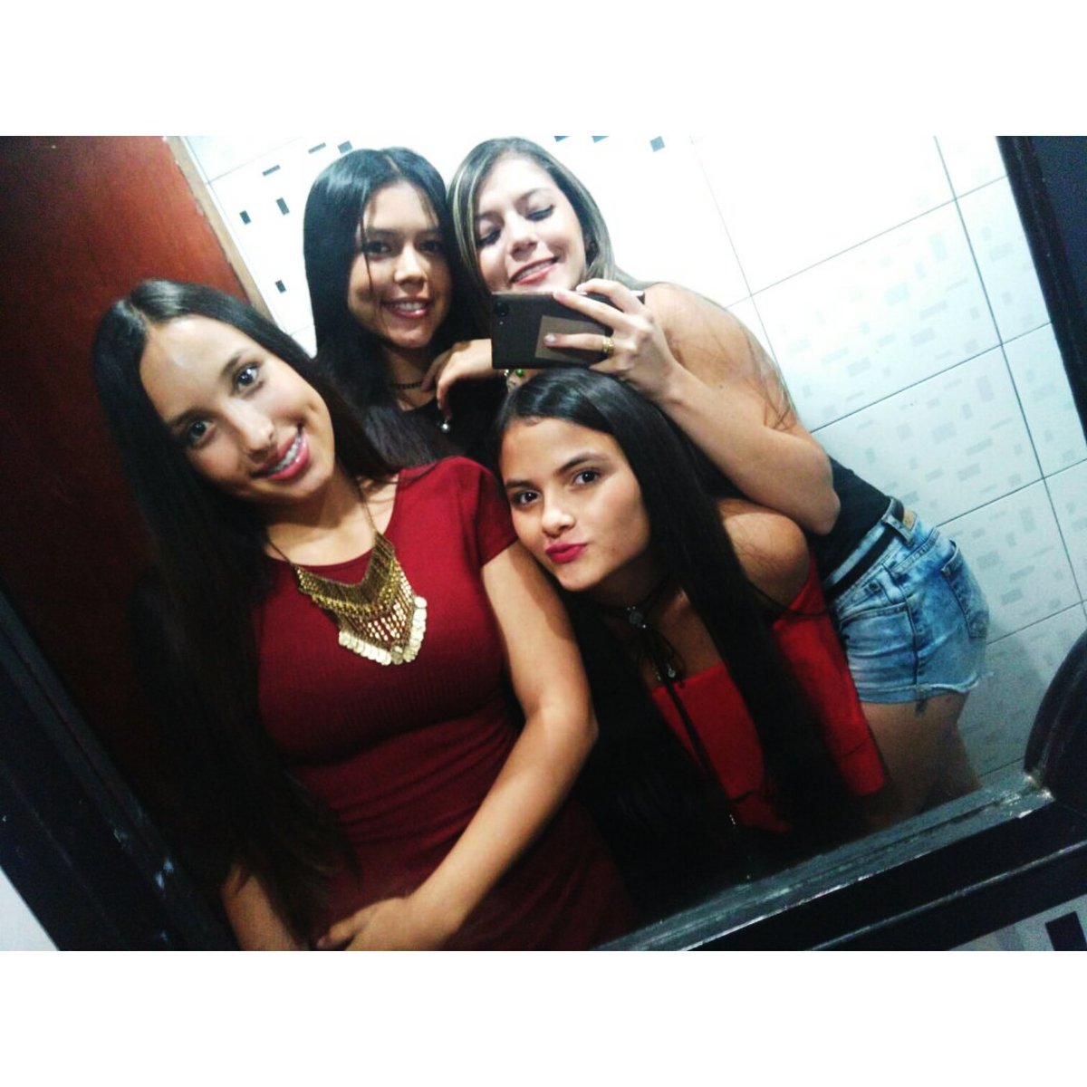 Danimarin301's tweet photo. Para siempre.👸👯❤ https://t.co/JgZ3qTXUnf