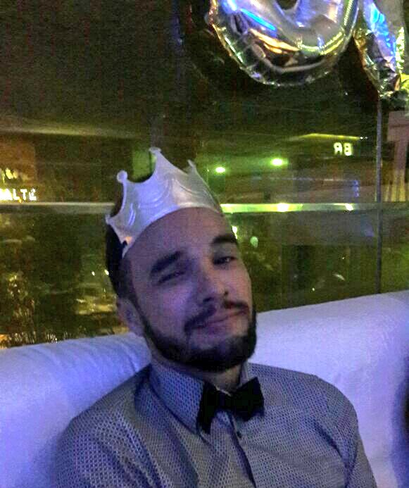 mineralcritico's tweet photo. Você daria os parabéns para esse princesinho com trinta anos? #TRINTon 😊 https://t.co/GQaoacN0eH