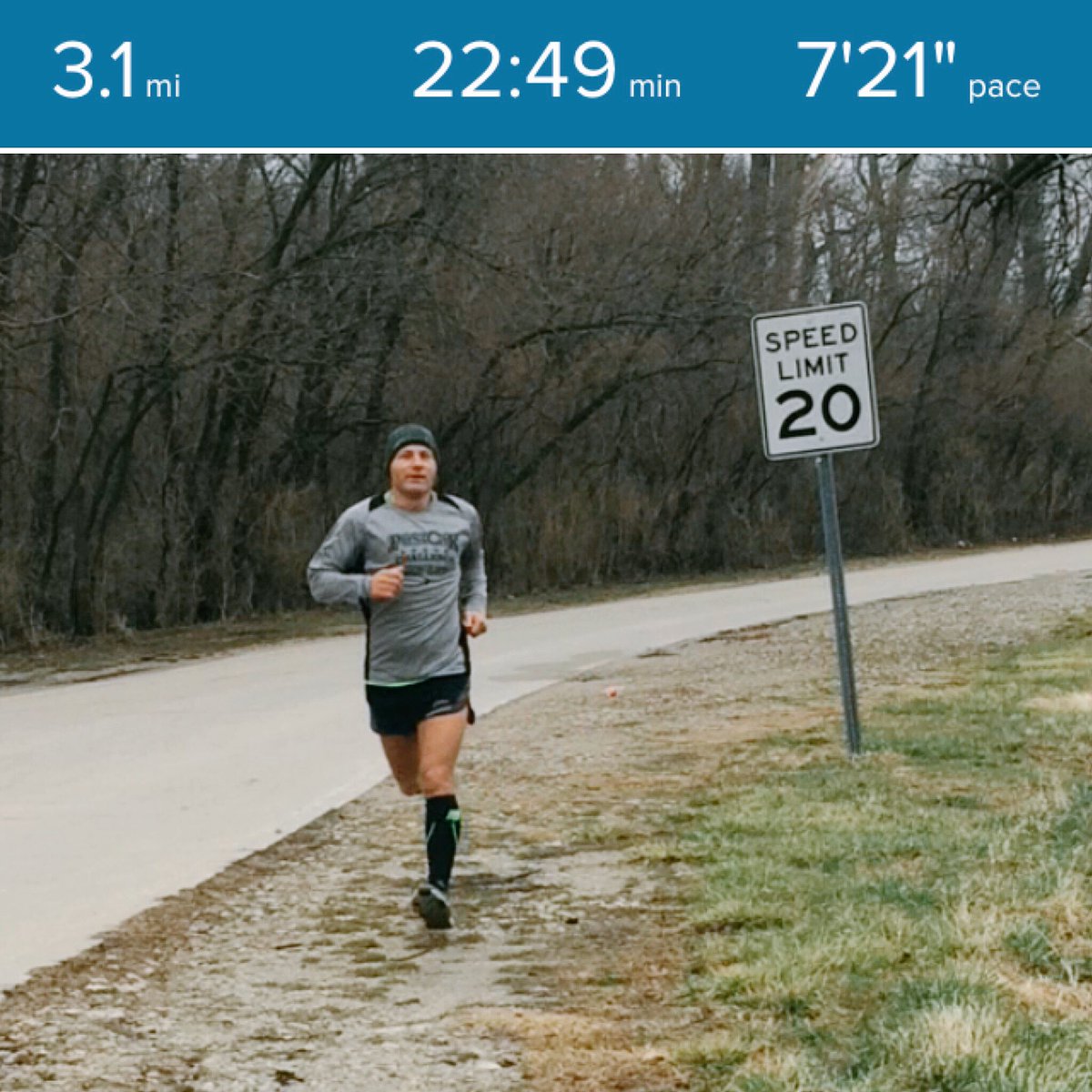 gocraigrun's tweet photo. Nothing like a morning #run to train for April races just had to watch my #speed. #RunSquad #teamCep #teamNuun #smartysquad #raddrabbit https://t.co/uuMXkUhQ4k